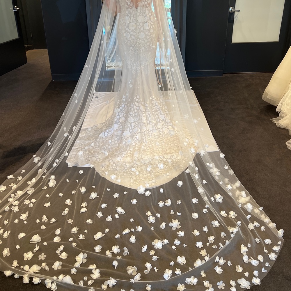 Cathedral veil in light ivory w/ floral appliqués